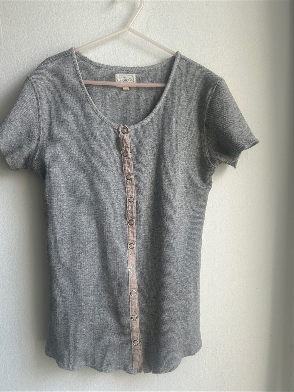 Lucky Brand vintage Gray Short Sleeve Ribbed Snap-Front Top w/ snaps on placket